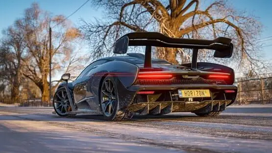 This contains a gameplay image of the game: Screenshot of Forza Horizon 4: Ultimate Edition