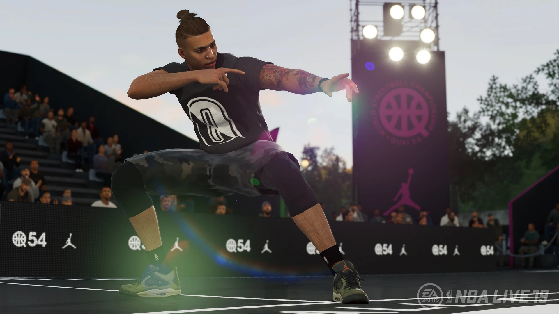 Esto contiene una imagen de juego de: Captura de pantalla de NBA Live 19